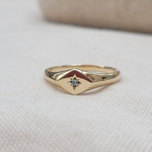 Buff Jewellery 9ct Gold personalised birthstone kite signet ring